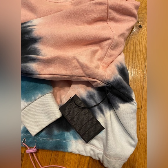 Forever 21 pink blue white tie dye crop top sweatshirt shorts matching set - Picture 9 of 16